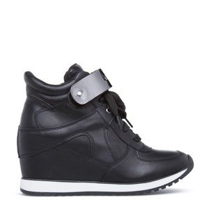 Shoe Dazzle Wedge Sneaker Size 11